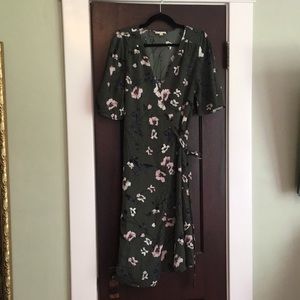 Everly green floral wrap dress M cottagecore